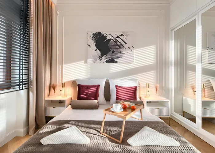 Апартаменты Heart Of Next To Old Market Square Познань